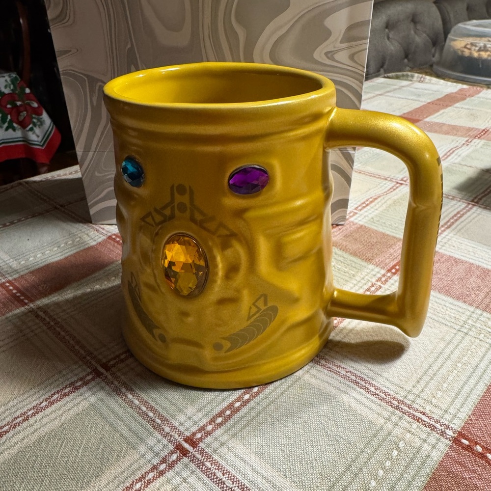 Disney Park Marvel cup